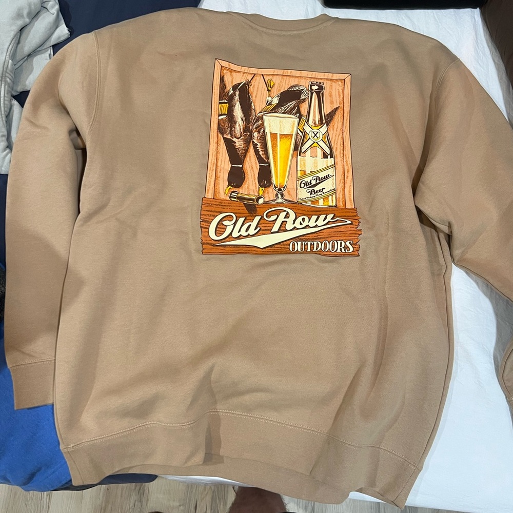 Old Row Outdoors Men's Crewneck Sweatshirt in Tan
